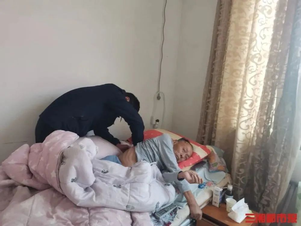 DƬ
